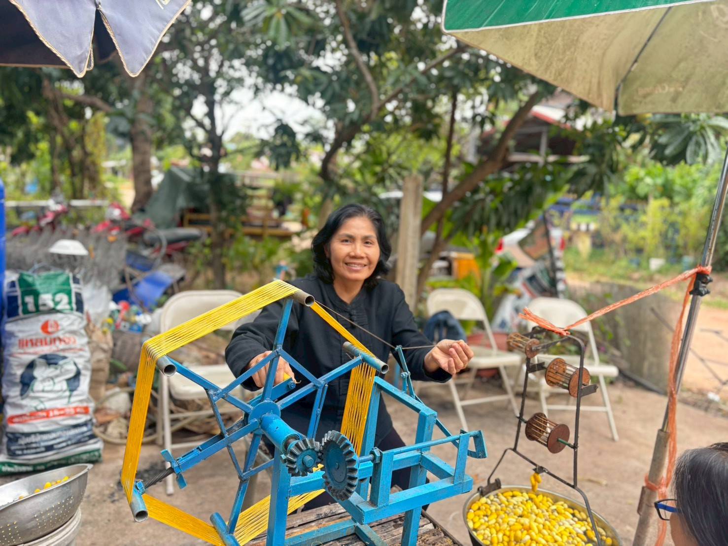 🏠 สพอ.เมืองบึงกาฬ : ลงพื้นที่ติดตามและสนับสนุนการดำเนินงานกลุ่มหมอนไหมบ้านโนนจำปา 