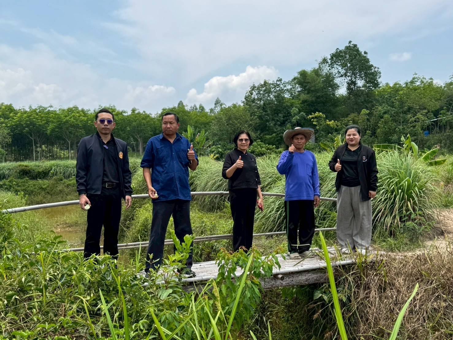 📌 สพอ.เมืองบึงกาฬ ลงพื้นที่เยี่ยมแปลงโคก หนอง นา ติดตามผลการดำเนินงาน พร้อมให้คำแนะนำด้านการบริหารจัดการพื้นที่ 🌱💧