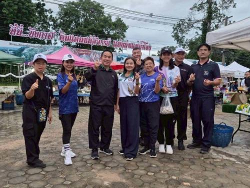 📌🛍️ ผู้ว่าฯ บึงกาฬ นำคณะเยี่ยมชม “ตลาดศาลากลางสร้างสุข” หนุนผู้ประกอบการชุมชน สร้างรายได้ กระตุ้นเศรษฐกิจฐานราก 🛍️📌